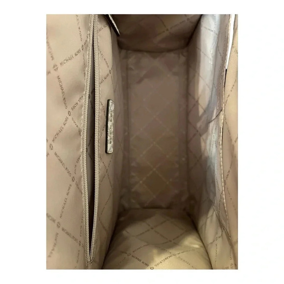 MICHAEL KORS KENLY LARGE NS
SIGNATURE TOTE PINK “POWDERED BLUSH” 🩷 PRISTINE! - Picture 7 of 9